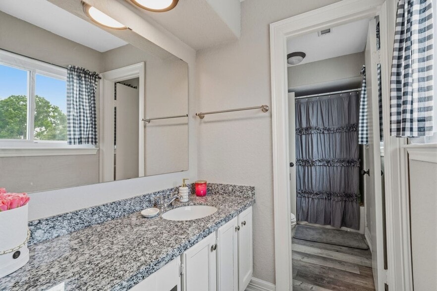 Building Photo - 2938 Camelot Ln