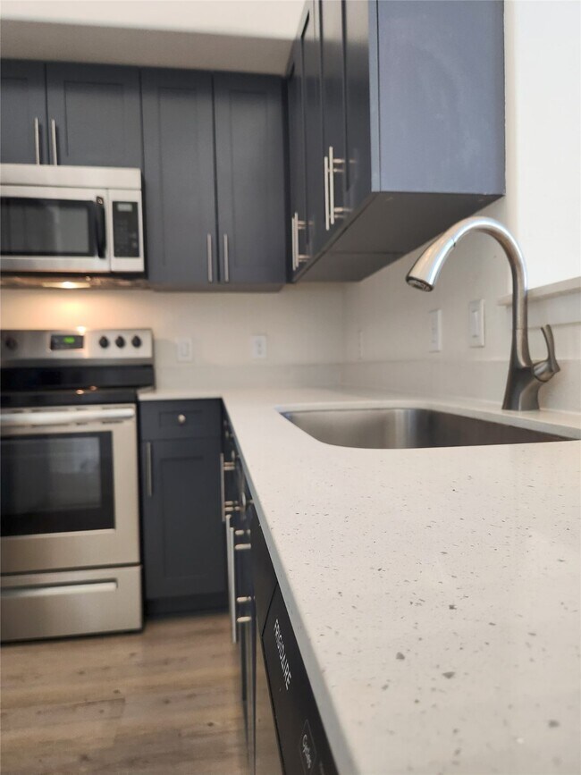 Building Photo - 2445 Shadow View Ln