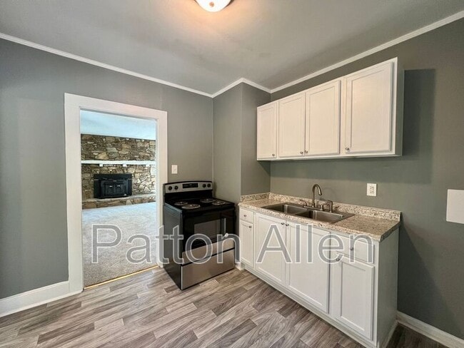 Building Photo - 15 Woodbine Rd