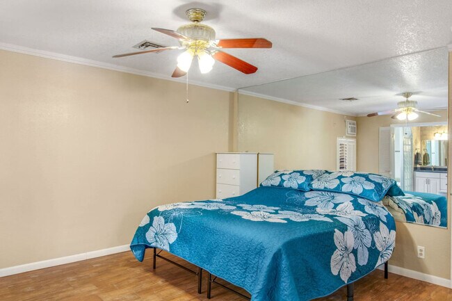 Building Photo - 212 Coral Dr