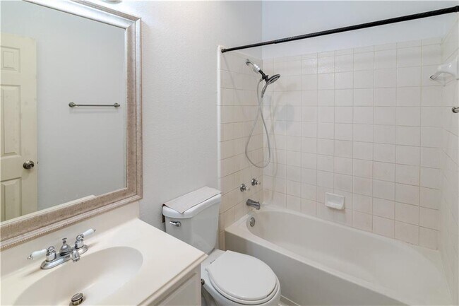 Building Photo - 105 Bluejay Cove