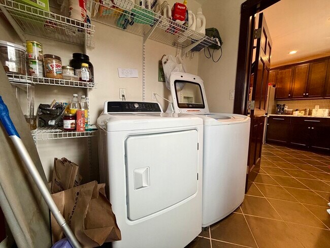 Building Photo - 52 Sheridan Ave