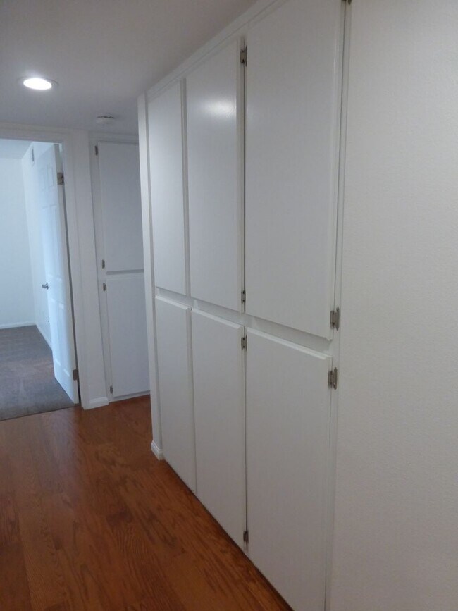 Building Photo - Large San Pedro Condo for Lease | 3 Bed - 2 Bath | 2 Garage Spaces