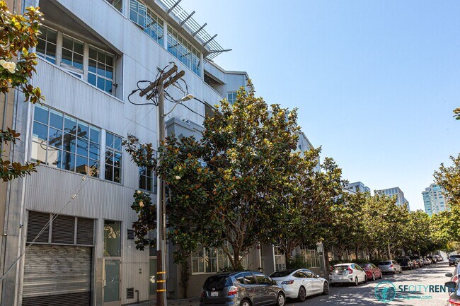 Building Photo - SoMa: Luxuriously Remodeled Conversion Liv...