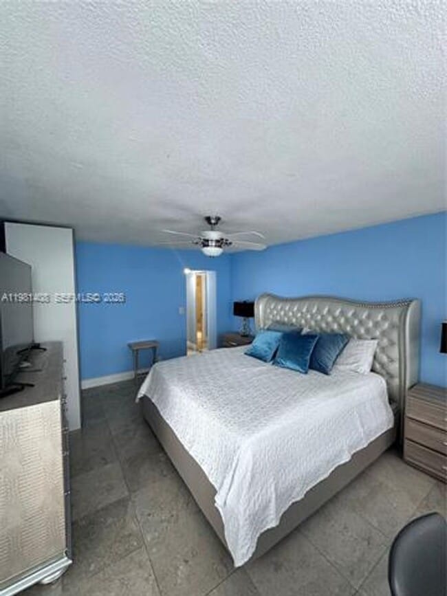 Building Photo - 3140 S Ocean Dr