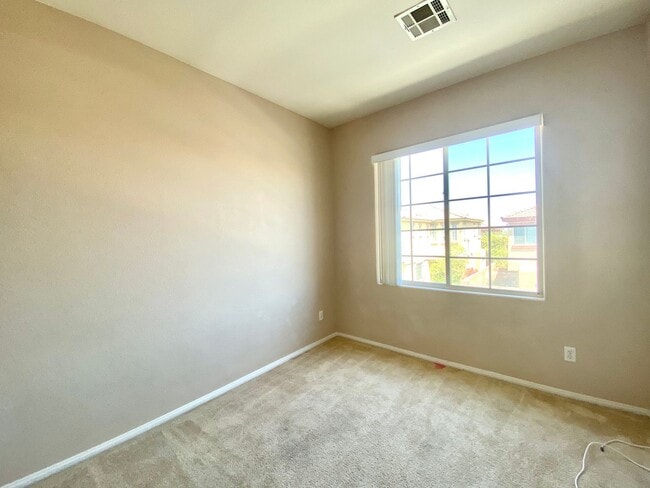 Building Photo - Nice 2-story single-family house with 3 Bedrooms, 2.5 Bathrooms
