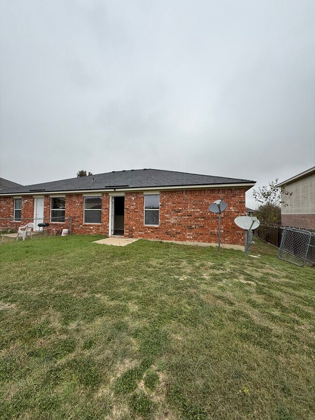 Building Photo - 212 Janelle Dr