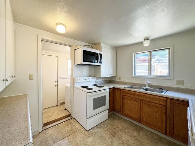 Building Photo - 2963 Alder St