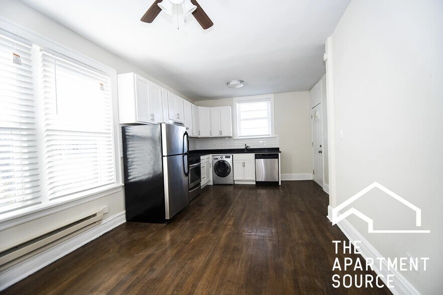 Building Photo - 918 Green Bay Rd