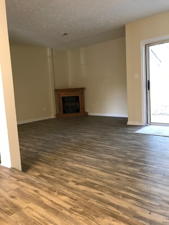 Building Photo - Church Drive