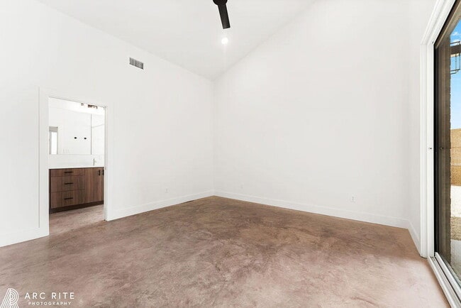 Building Photo - 2303 Toledo Ave