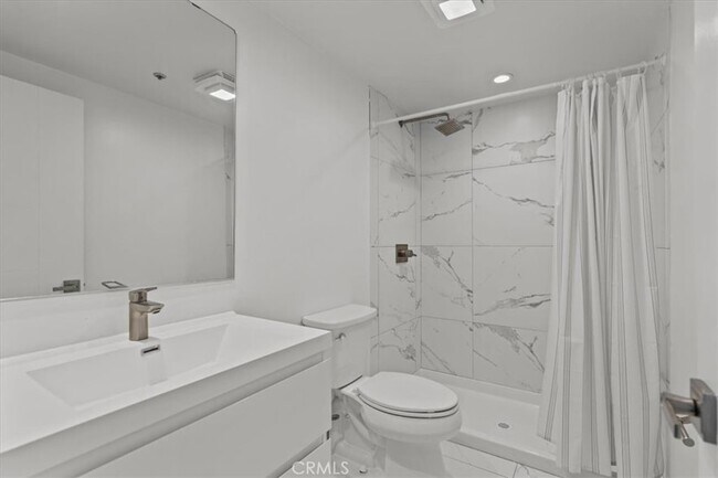 Building Photo - 939 Palm Ave