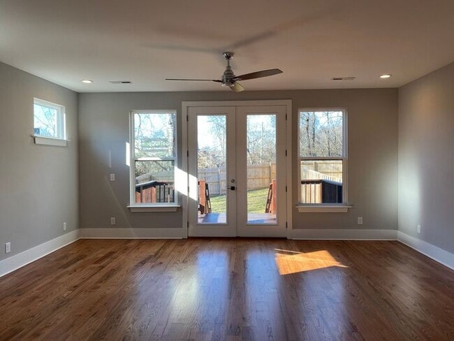 Building Photo - Newer Contruction - 3 Bed 3.5 Bath 3 Stories!
