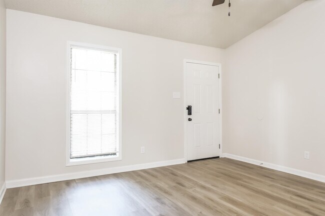 Building Photo - 4262 Water Briar Rd