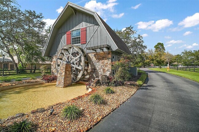 Building Photo - 29319 Old Mill E