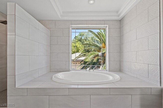 Building Photo - 8000 Silver King Dr