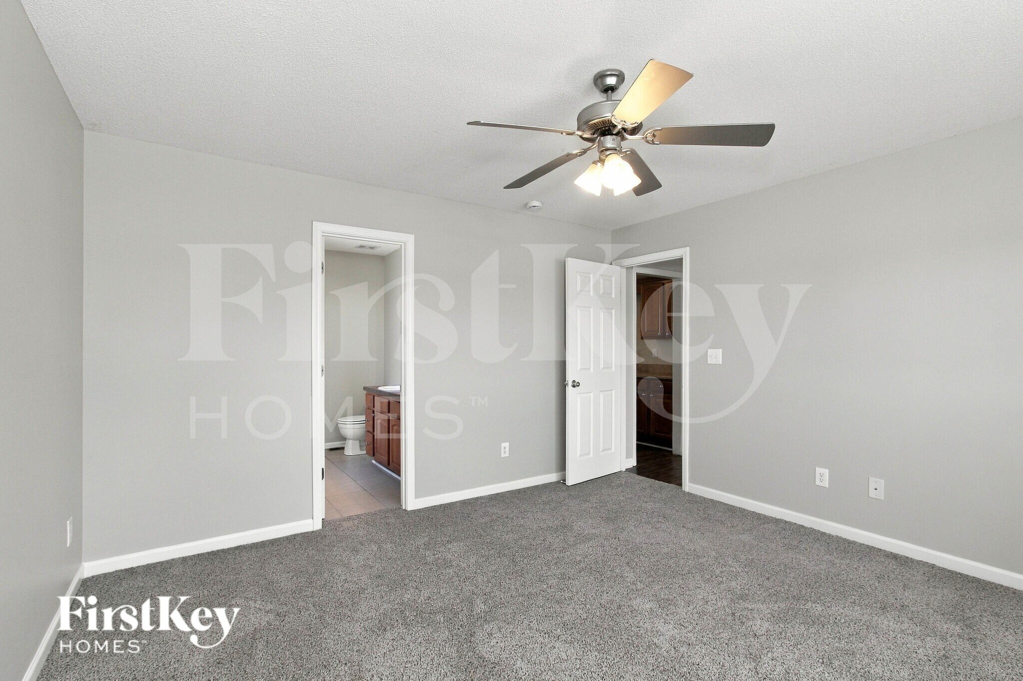 Building Photo - 1011 Hickory Cir