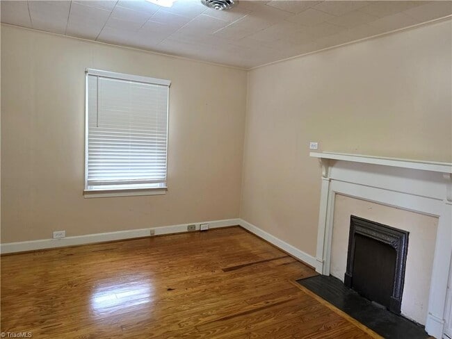 Building Photo - 816 Banner St