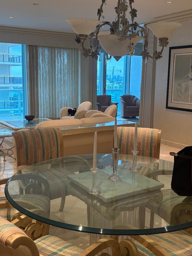 Building Photo - 10101 Collins Ave