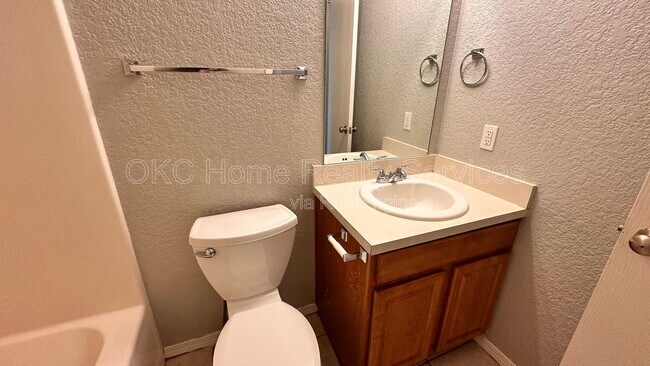 Building Photo - 5520 Bush Creek Way