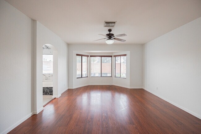 Building Photo - 11121 W Sunflower Pl