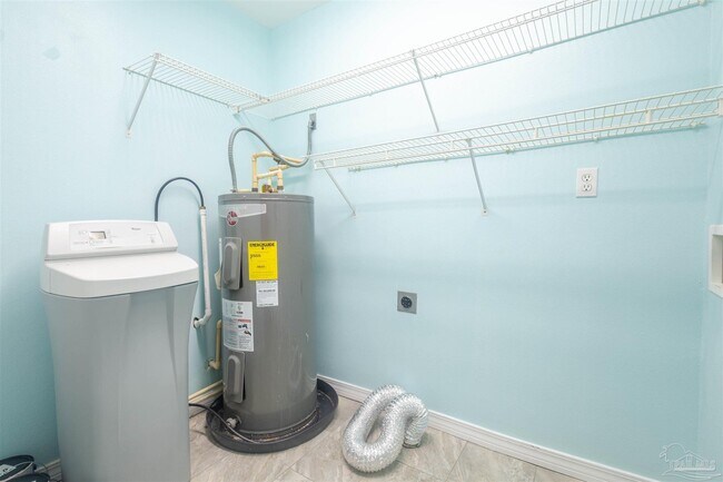 Building Photo - 1409 US-98