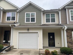 Building Photo - Beautiful 3 Bedroom Townhome in Raleigh near beautiful park! Apply Now!