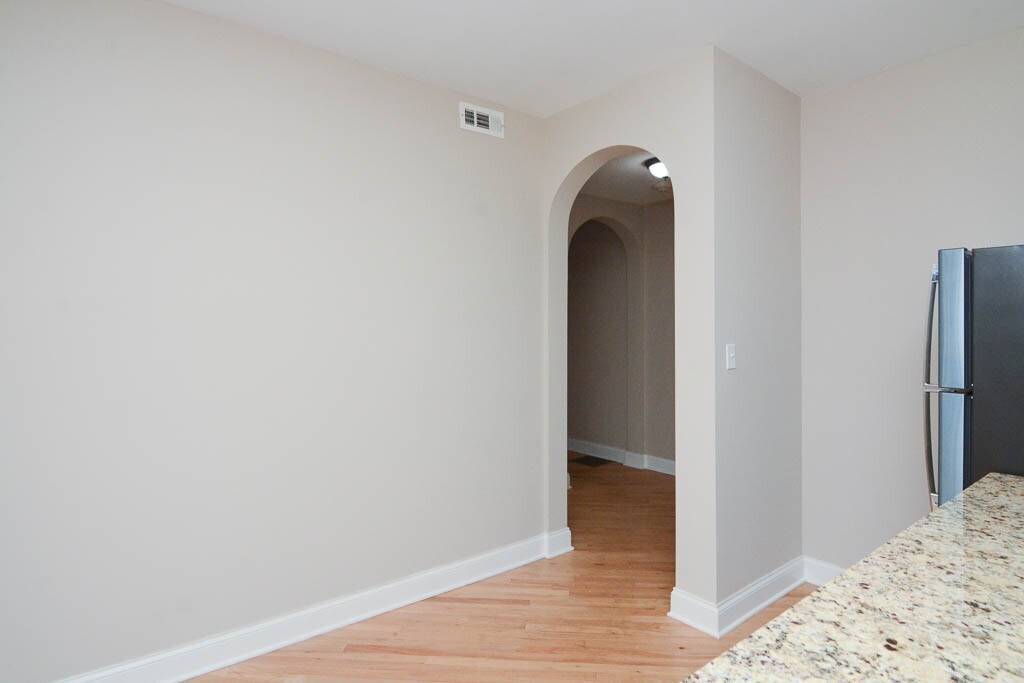 Building Photo - 890 Green Bay Rd