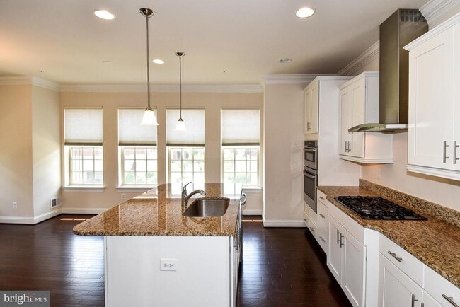Building Photo - 810 Fair Winds Way
