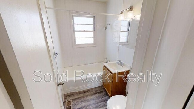 Building Photo - 1216 Janes Ln