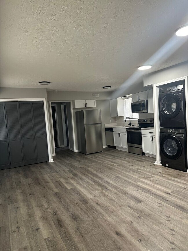 Building Photo - Welcome Home to Garfield Place Living: Where Comfort Meets Convenience