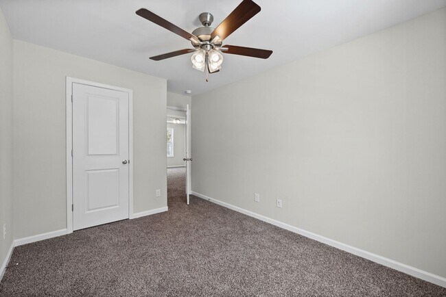 Building Photo - 839 Cumberland Dr