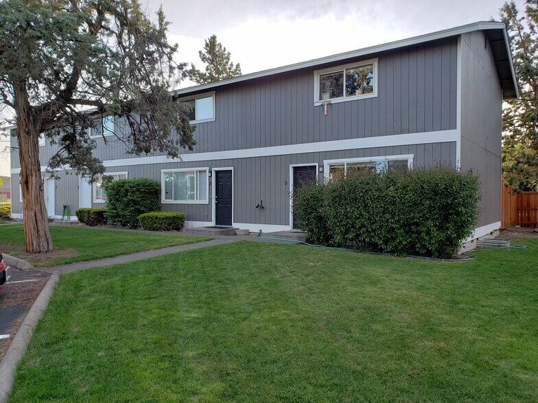Building Photo - Drexel Redmond Townhouses