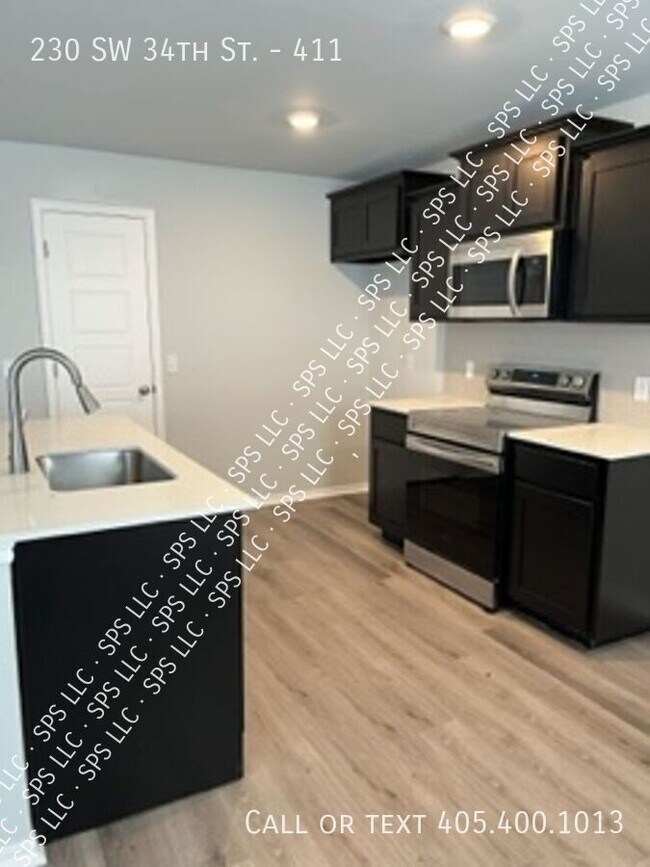 Building Photo - 230 SW 34th St