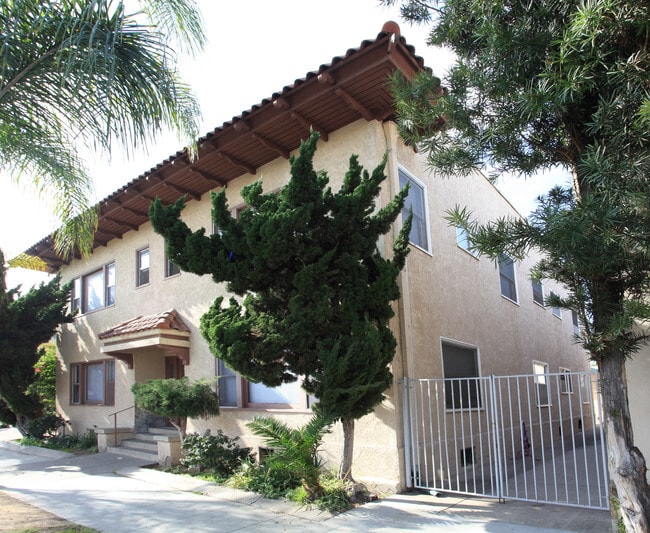 Building Photo - 647 Linden Ave