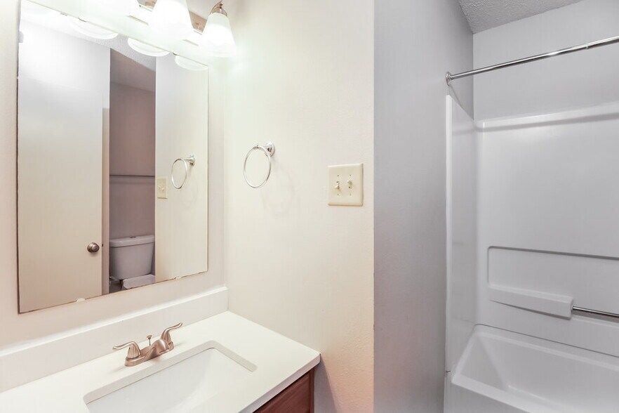 Building Photo - 2039 Orchid Bloom Dr