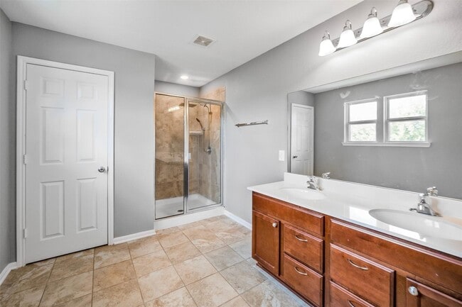 Building Photo - 1107 Epworth Ct.