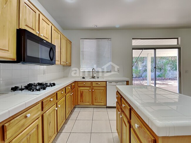 Building Photo - 541 Kavanagh Pl