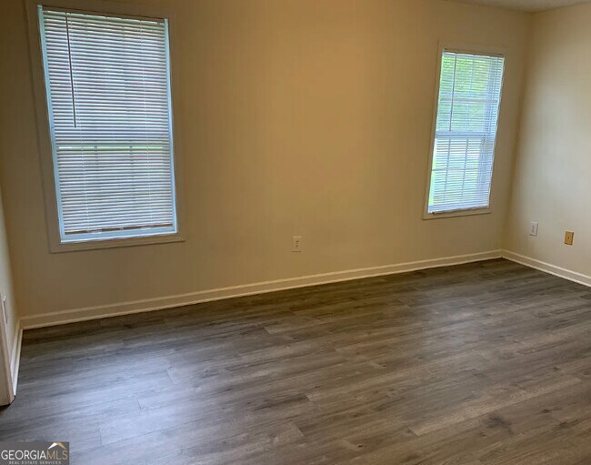 Building Photo - 633 Senoia Rd