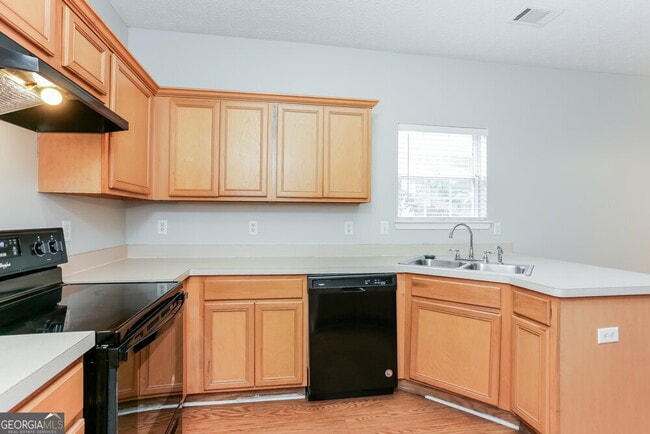 Building Photo - 7470 Royale Ct
