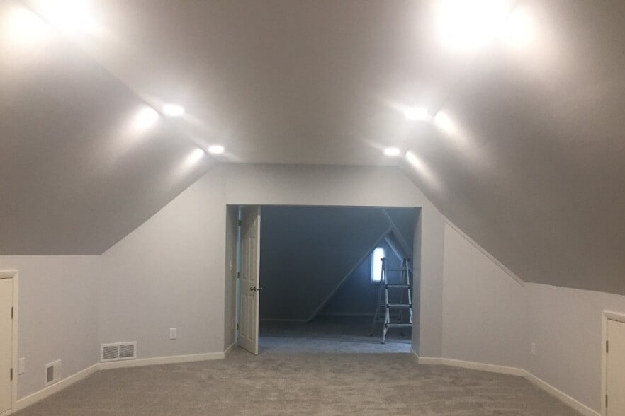 Master Suite - Upper level - 4337 N Woodburn St