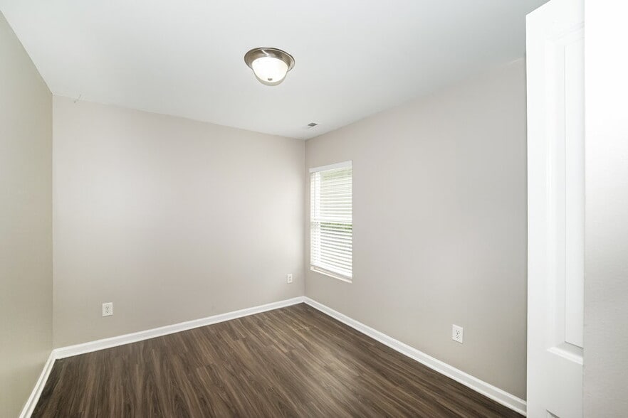 Building Photo - 818 Rook Rd