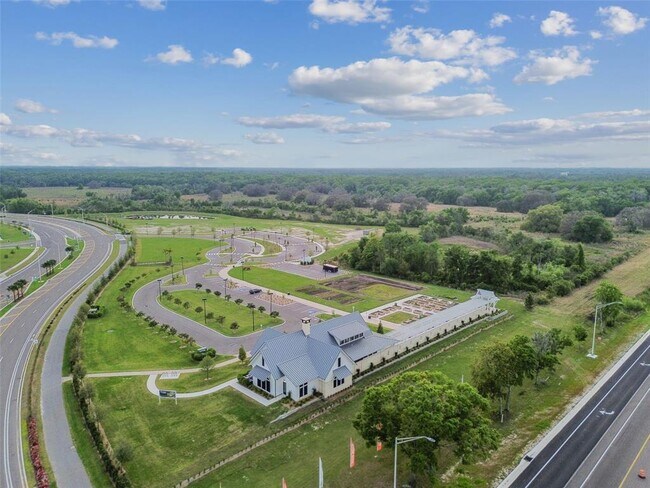 Building Photo - 10437 Farm Hl Ave