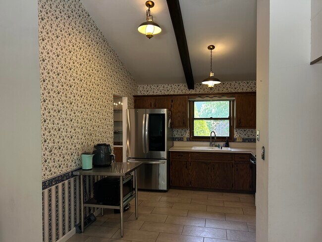 Building Photo - 5646 S 45th St