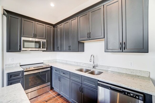 Building Photo - 2701 Cleinview Ave