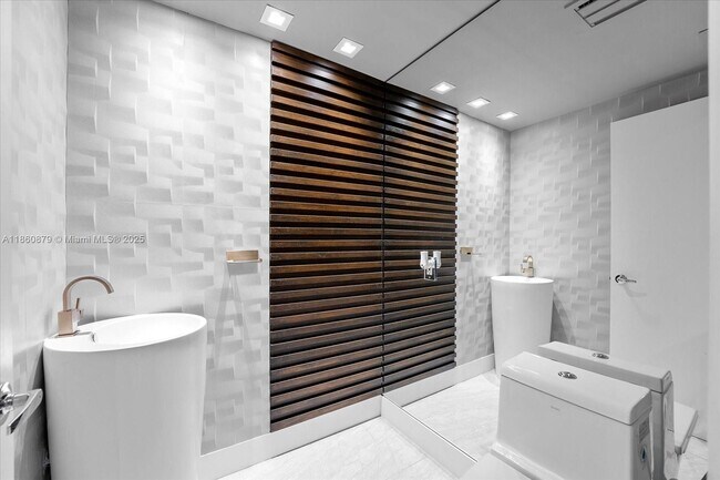 Building Photo - 3602 Yacht Club Dr