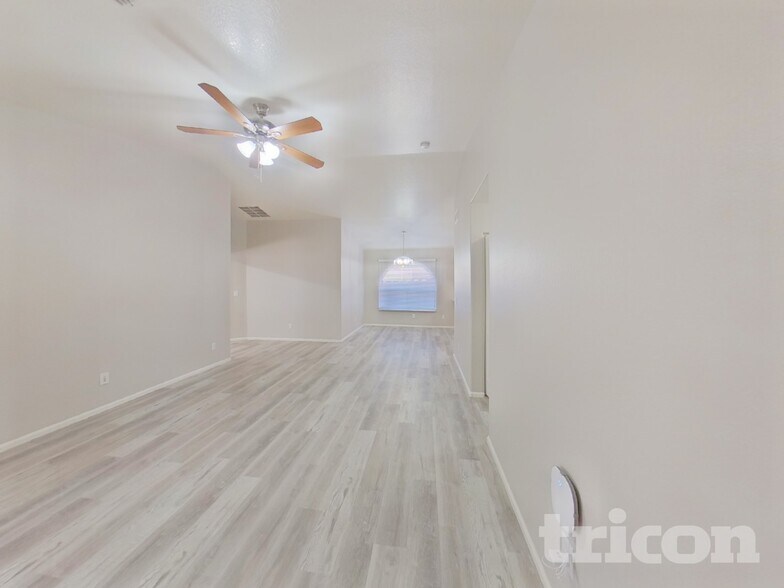 Building Photo - 21854 N Braden Rd