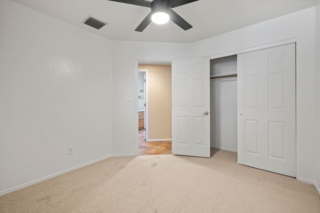 Building Photo - 730 N Northern Vista Pl