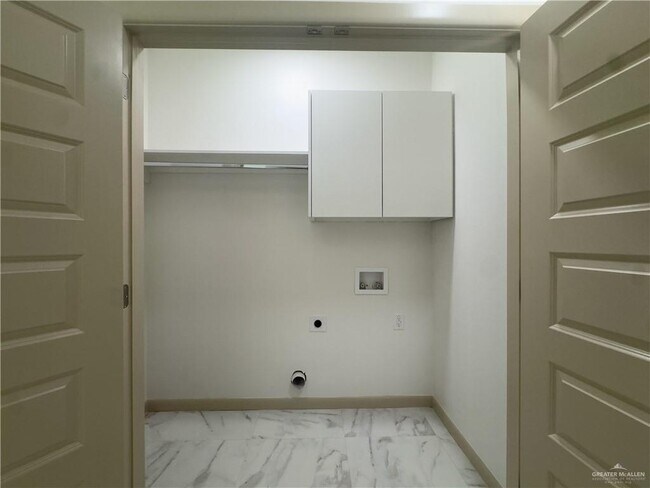 Building Photo - 1303 Rosewood Ln