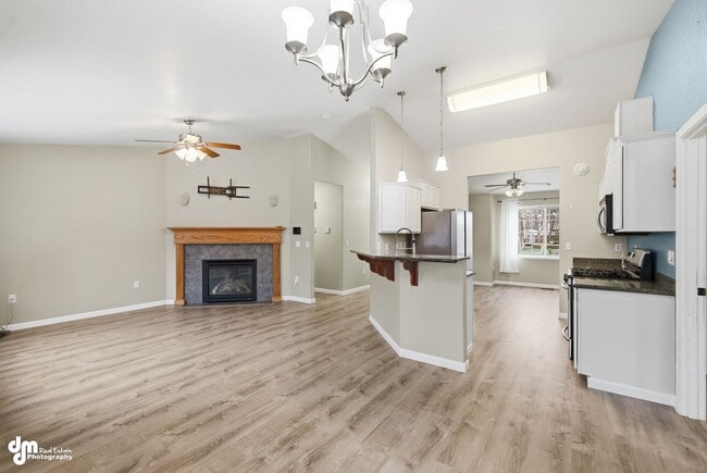 Building Photo - 3 BEDROOM | 2 BATHROOM | 2 CAR GARAGE